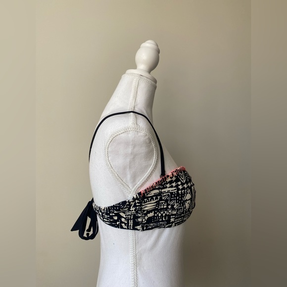 Swim wear bra that is cute and flirty. - Picture 2 of 3